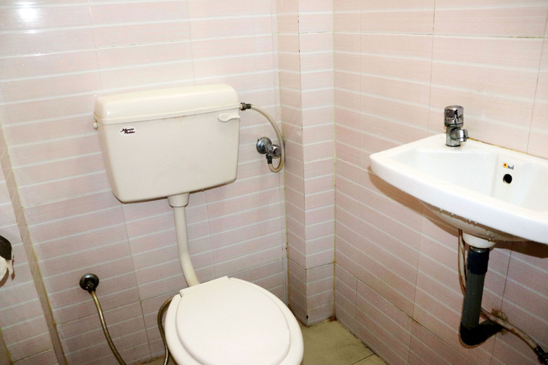 Bathroom, Hotel Raj Palace, West Nimar