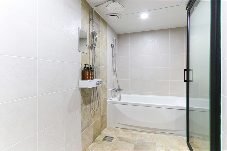 Bathroom 3, Louis Hotel, Sasang