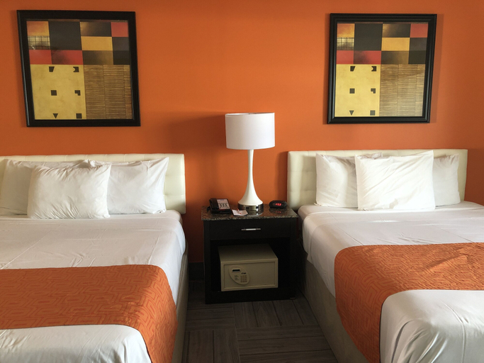 Bedroom 3, Howard Johnson by Wyndham North Bergen, North Bergen