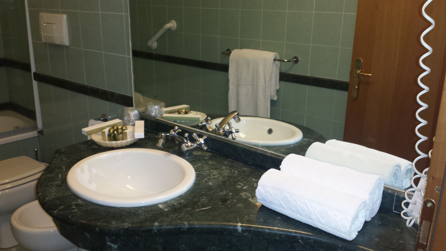 Bathroom 4, Hotel Due Colonne, Cagliari