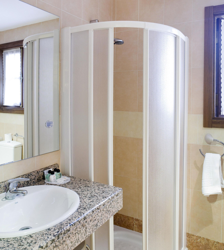Bathroom 4, Hotel Balneario de la Virgen, Zaragoza