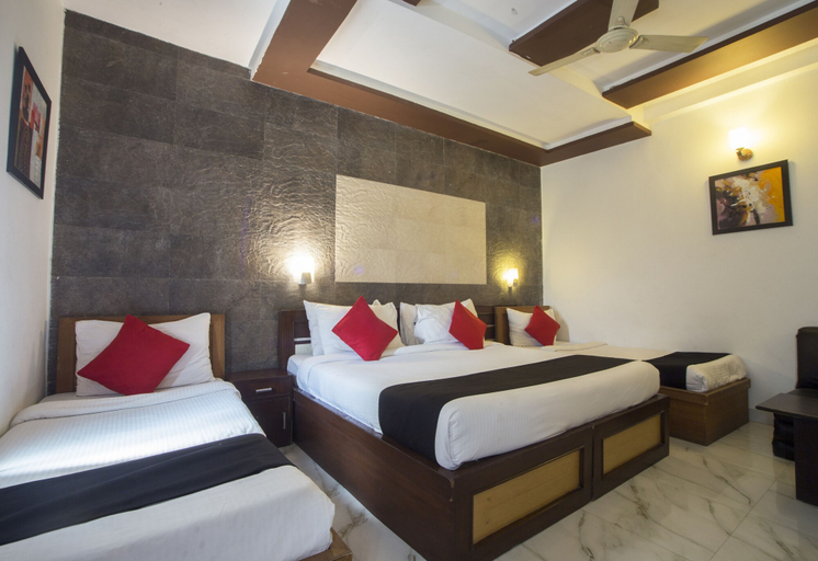 Bedroom 4, Optimum Tara Palace, Agra