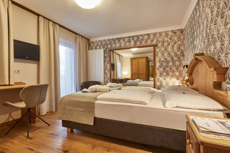 Bedroom 4, Hotel Marmolada, Bolzano