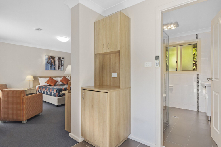 Others 4, Econo Lodge Alabaster, Cowra