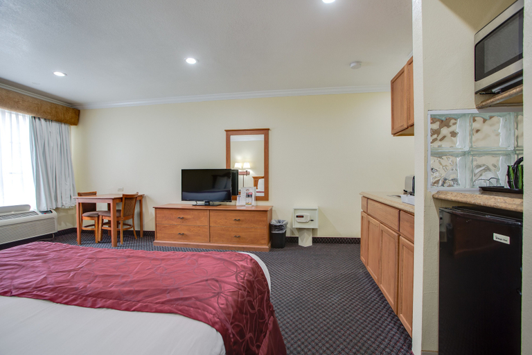 Bedroom 3, Best Inn & Suites, Orange