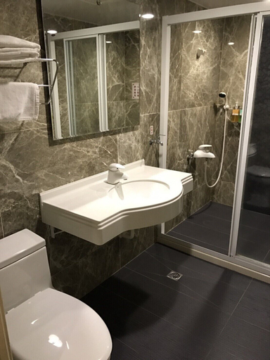 Bathroom 4, Ai Lai Fashion Hotel, Taichung