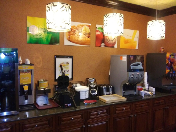 Food & Drinks 5, Quality Inn & Suites Syracuse Fairgrounds, Onondaga