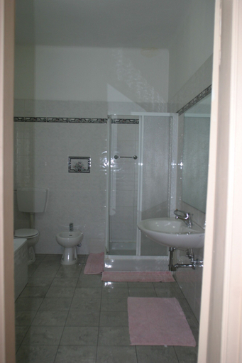 Bathroom 5, Albergo Panorama, Bologna