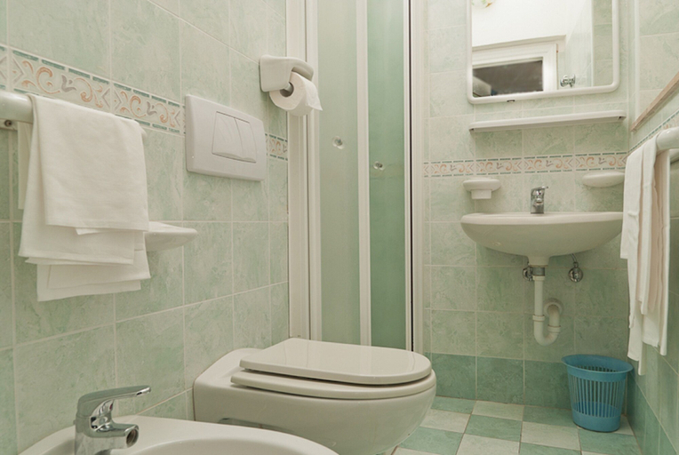 Bathroom 4, Hotel Del Postiglione, Napoli