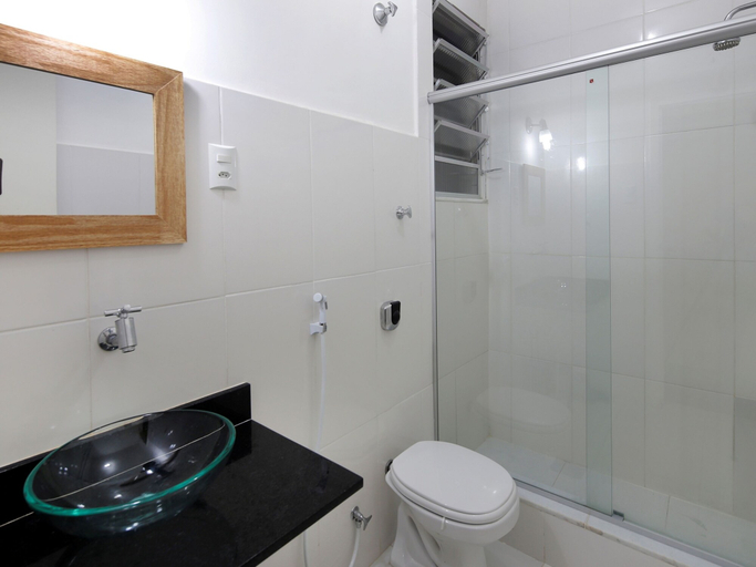Bathroom 5, Rio Rentals - 021 U002 Apto grande, Rio de Janeiro