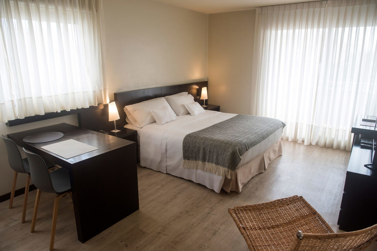 Bedroom 3, 27 Suites Apart Hotel, Montevideo