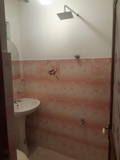 Bathroom 3, Hope Residence, N. Palatha East