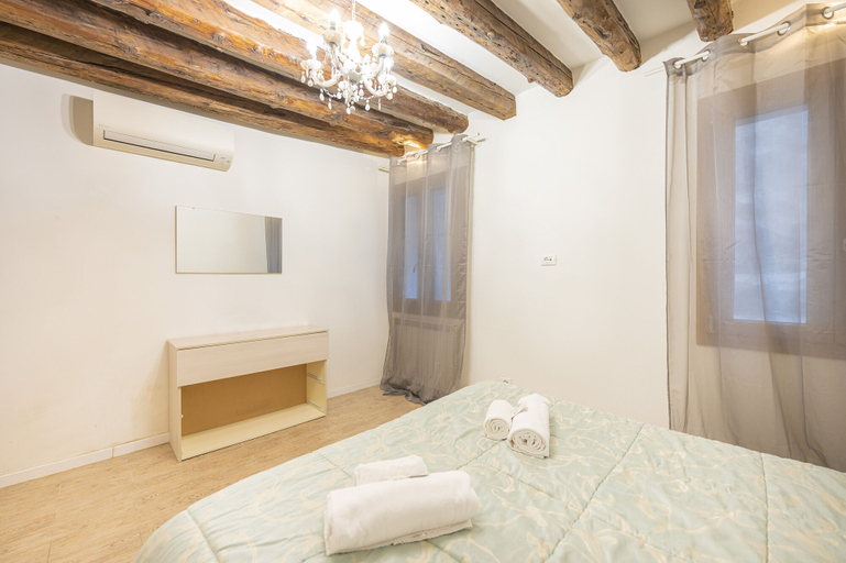 Bedroom 2, Rialto Suite, Venezia