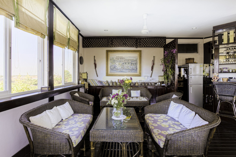 Food & Drinks 5, Residence Sisouk, Pakxe