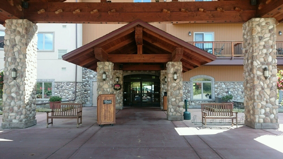 Exterior & Views 27