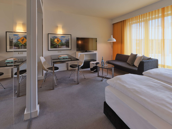 Bedroom 4, Adina Apartment Hotel Berlin Hackescher Markt, Berlin