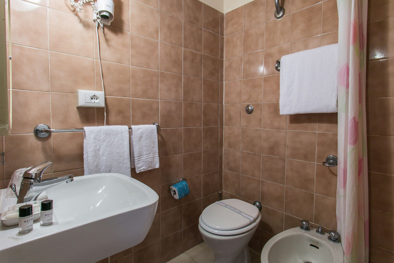 Bathroom 3, Hotel D'Azeglio, Florence