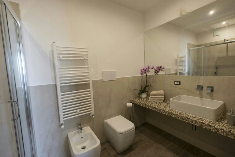 Bathroom 5, Santa Lucia B&B, Latina