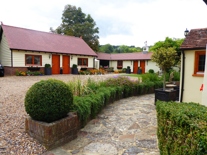 Exterior & Views 2, Handywater Cottage B&B, Oxfordshire