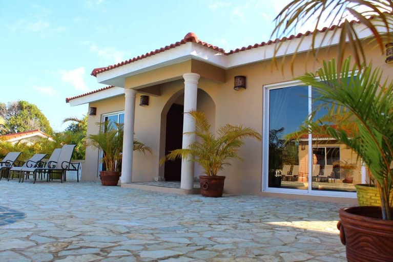 Exterior & Views 2, Elegant and Private 4 Bedroom Villa, Sosua