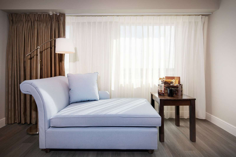 Bedroom 4, Florida Hotel & Conference Ctr in the Florida Mall, Orange
