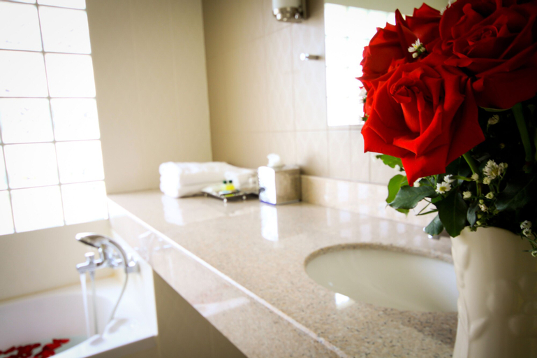 Bedroom 5, Dynasty Grande Hotel, Khlong Toey