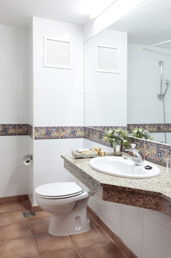 Bathroom 4, Hotel Roses Platja, Girona