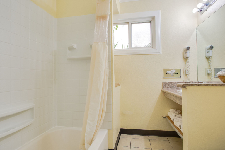 Bathroom 4, Best Inn & Suites, Orange