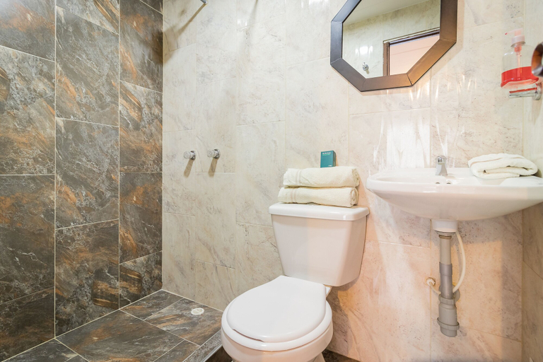 Bathroom 4, Ayenda Casa Maconglo 1022, Santafé de Bogotá