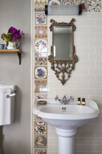 Bathroom 5, The Bell in Ticehurst, East Sussex