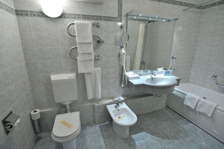 Bathroom 3, Danilovskaya Hotel, Central
