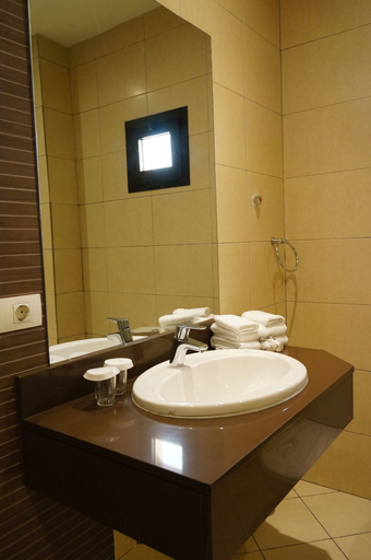 Bathroom 5, Hotel Royal, Kinshasa