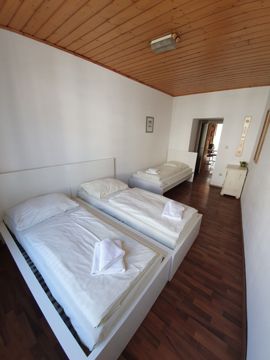 Bedroom 5, Pension Seibel, München