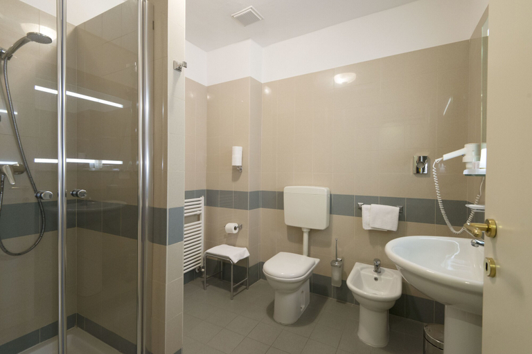 Bathroom 4, Albergo Mazzanti, Verona