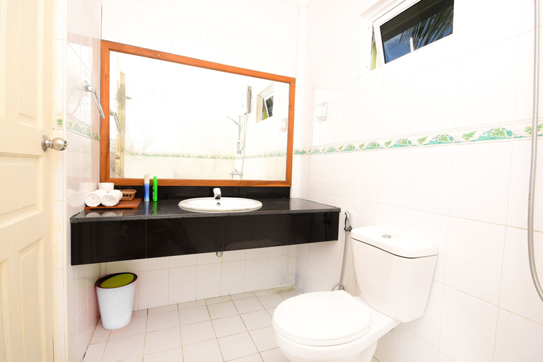 Bathroom 5, Koimala Hotel