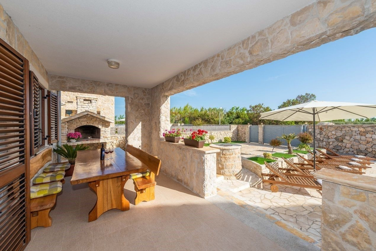 Others 5, Villa St.vid 3, Privlaka