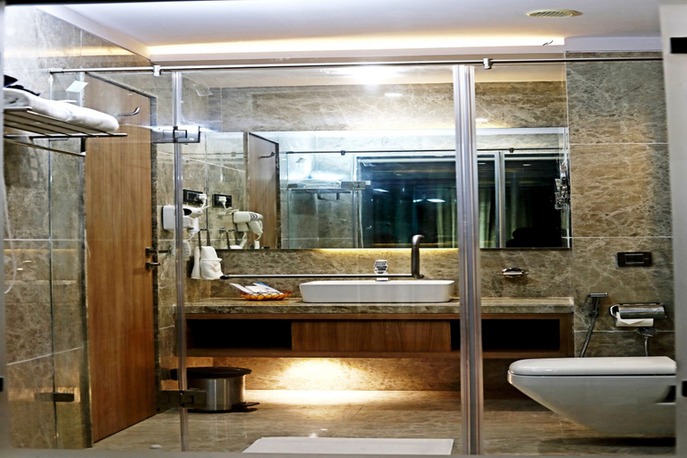 Bathroom 3, Vits Devbhumi Hotel, Devbhumi Dwarka