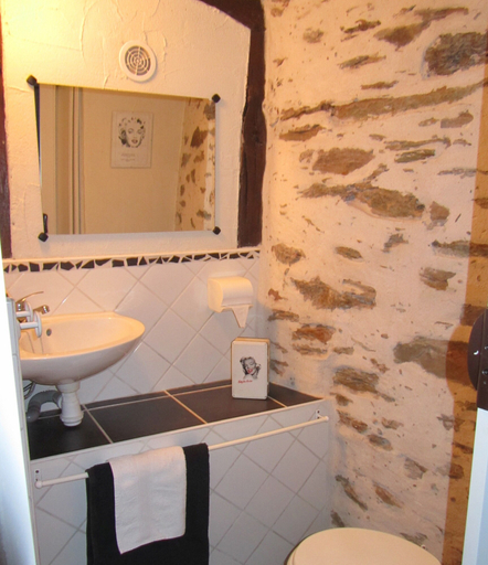 Bathroom 5, Auberg'Inn, Tarn