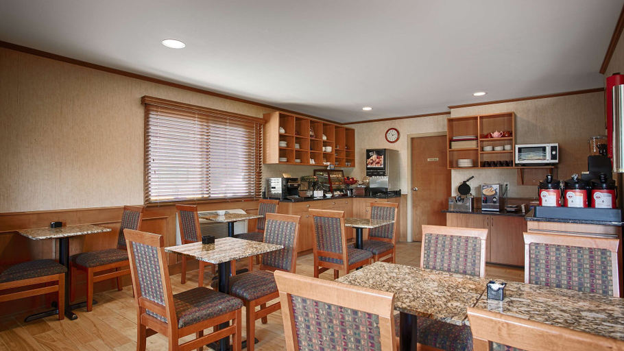 Food & Drinks 5, SureStay Plus Hotel By Best Western Salmon Arm, Columbia-Shuswap
