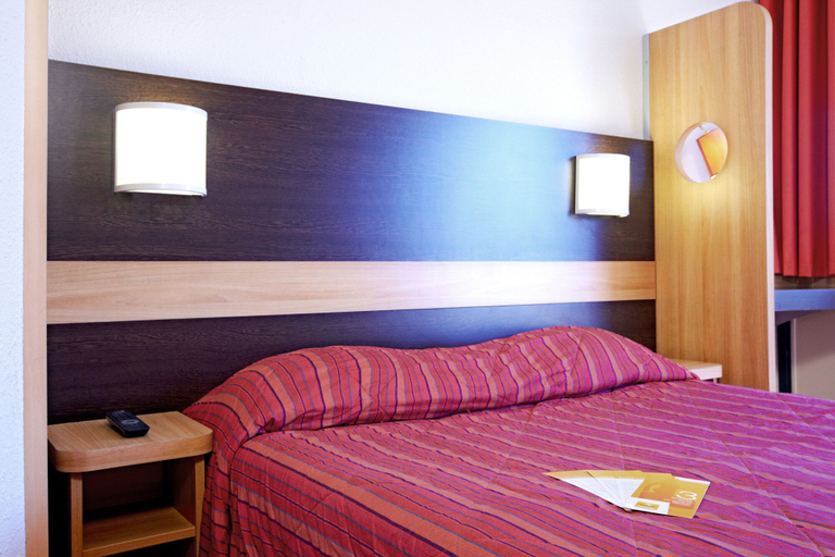 Bedroom 3, Premiere Classe Dunkerque Est - Armbouts Cappel, Nord
