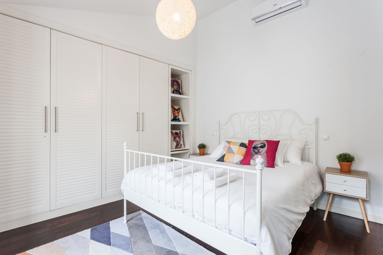Bedroom 3, Casa da Barroca: spacious A-location designer loft, Lisbon