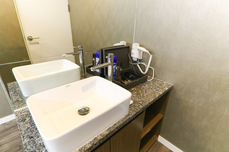 Bathroom 3, Louis Hotel, Sasang
