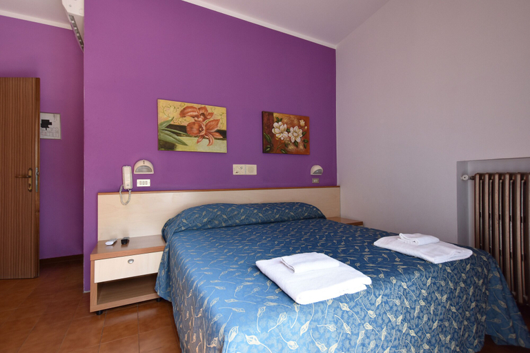 Bedroom 3, Hotel Azzurra, Rimini