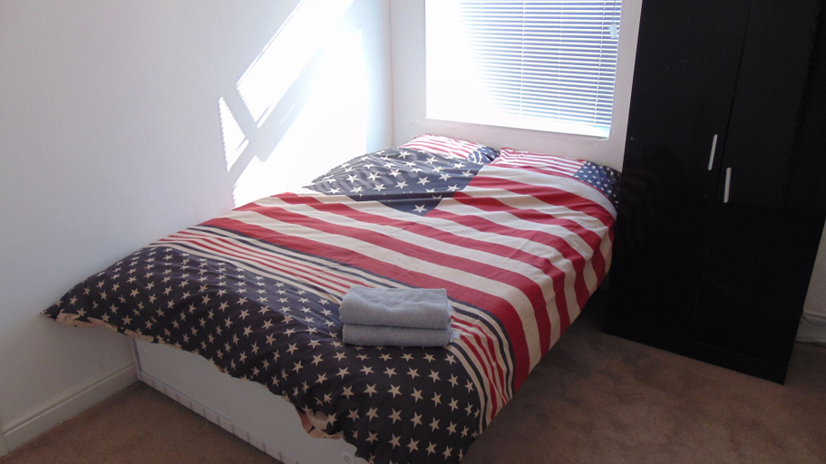 Bedroom 2, Hinde Holiday Home, Manchester
