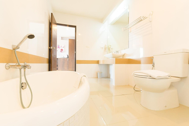 Bathroom 5, Sinkiat Buri Hotel, Muang Satun