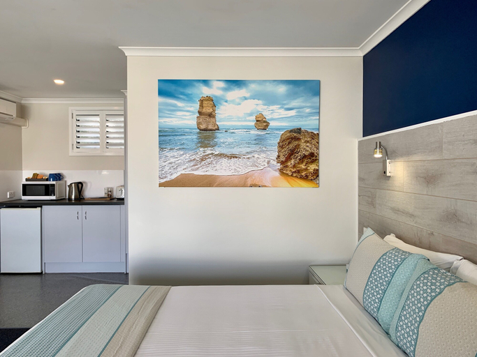 Bedroom 3, Apollo Bay Waterfront Motor Inn, Colac-Otway - South
