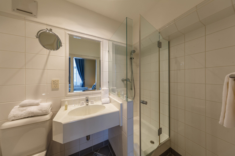 Bathroom 5, Hotel Bellevue Vienna, Wien