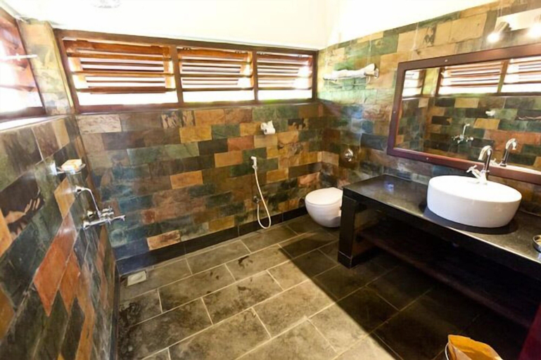 Bathroom 5, Kanan Beach Resort - Kerala, Kasaragod