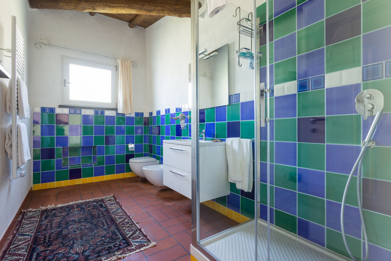 Bathroom 5, Da Renzo, Oristano