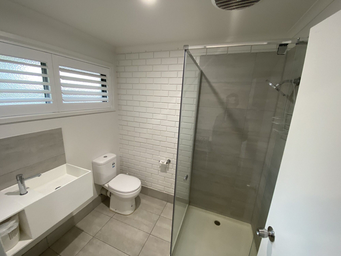 Bathroom 3, Southern Ocean Motor Inn, Corangamite - South